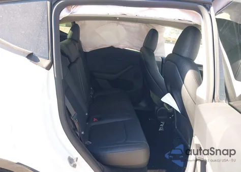 2025 Tesla Model Y Long Range Dual Motor All-Wheel Drive z USA, uszkodzony, nr VIN 7SAYGDEE4SA352948